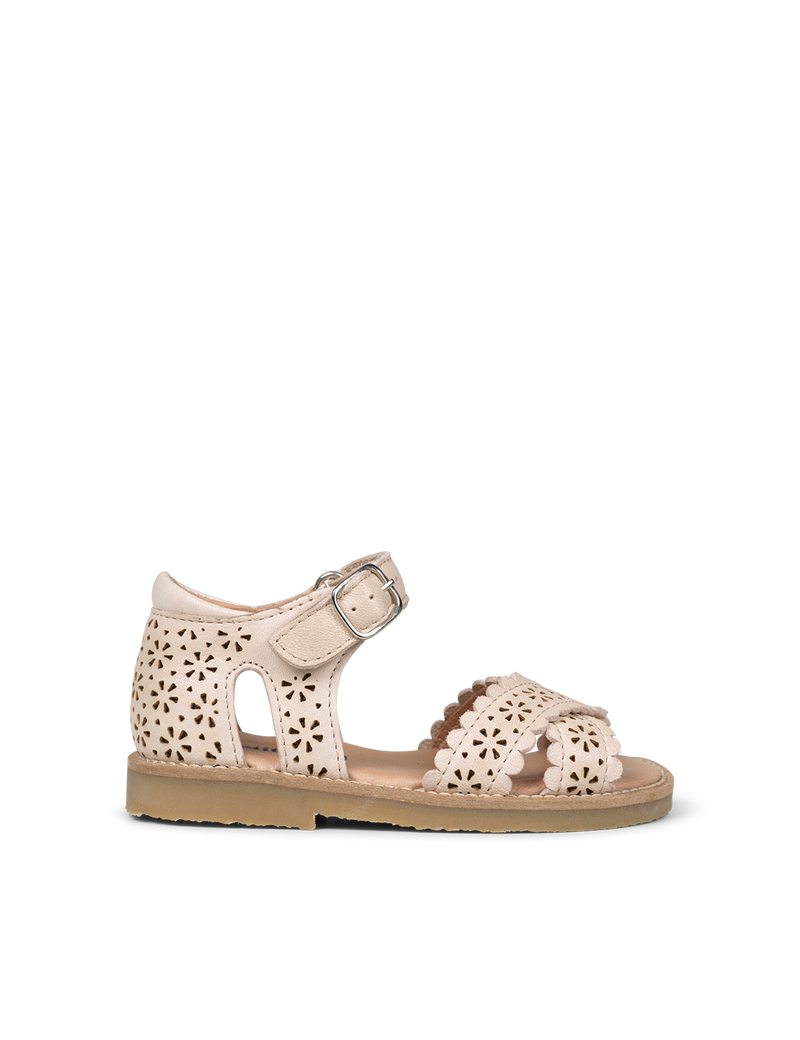 Petit Nord Crossover Scallop Flower Sandals Cream 052