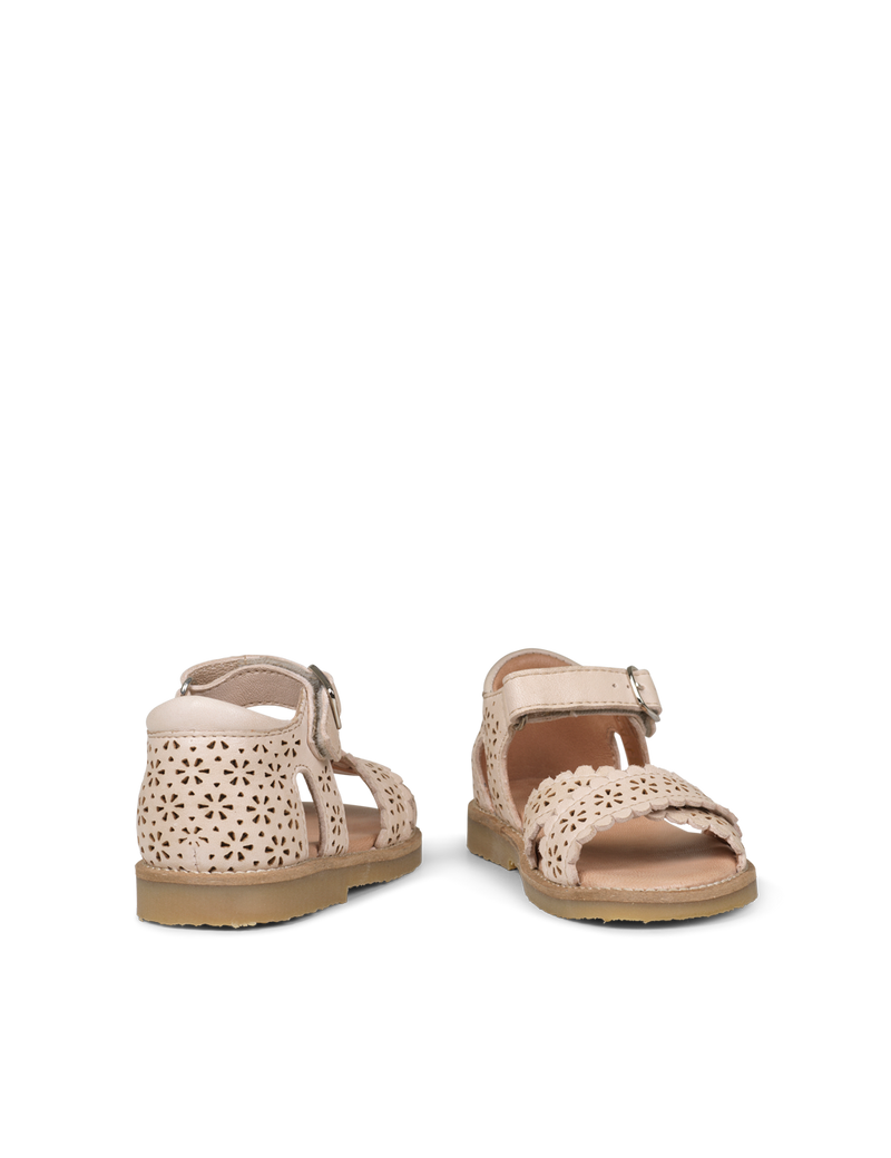 Petit Nord Crossover Scallop Flower Sandals Cream 052