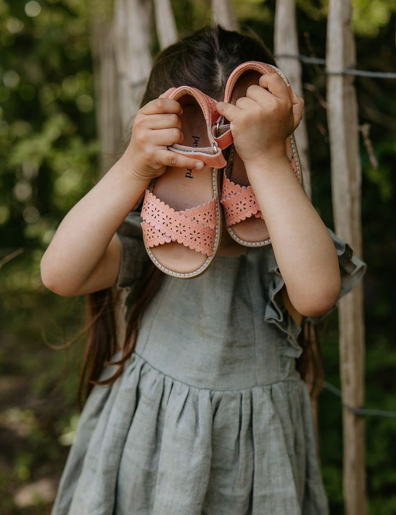 Petit Nord Crossover Scallop Flower Sandals Papaya 085