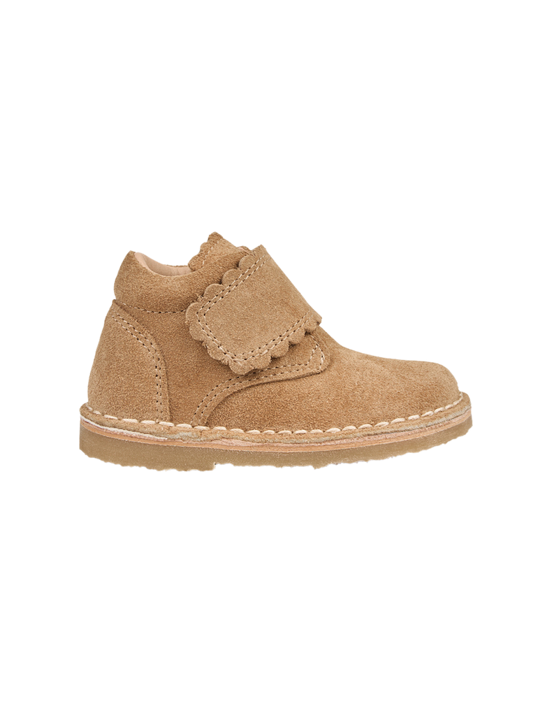 Petit Nord Scallop Velcro Boot Low Boot Shoes Sahara Suede 122