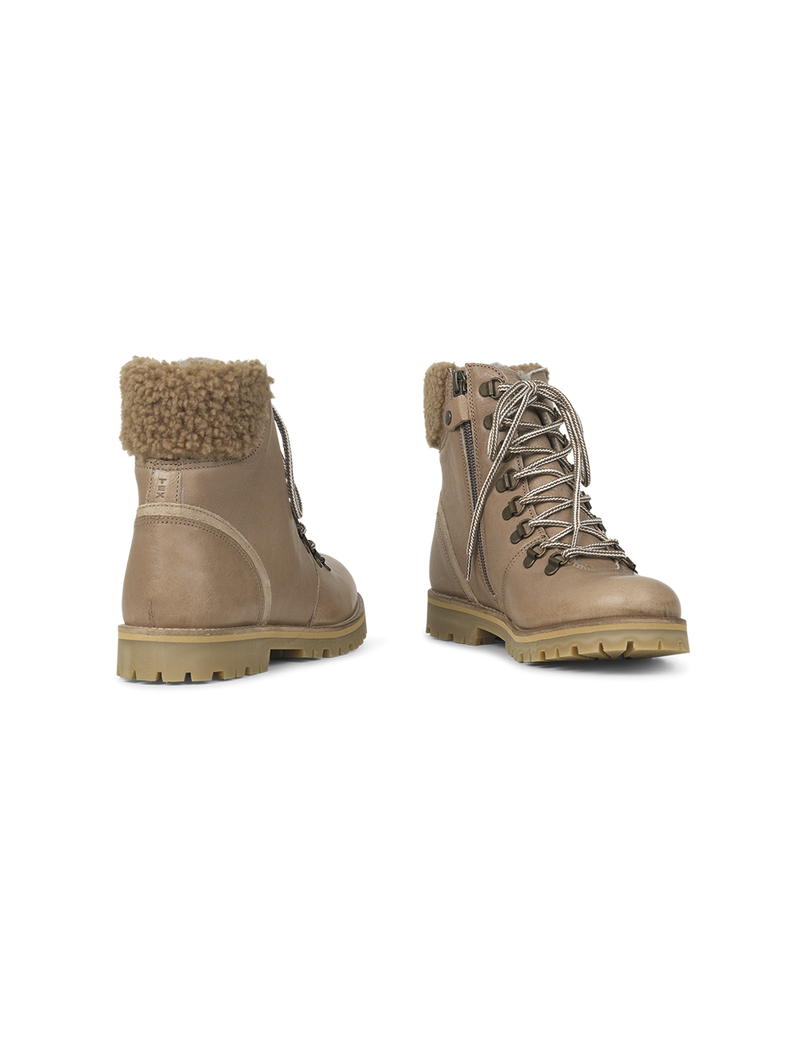 Petit Nord Shearling Winter Boot Women Women Oats 011