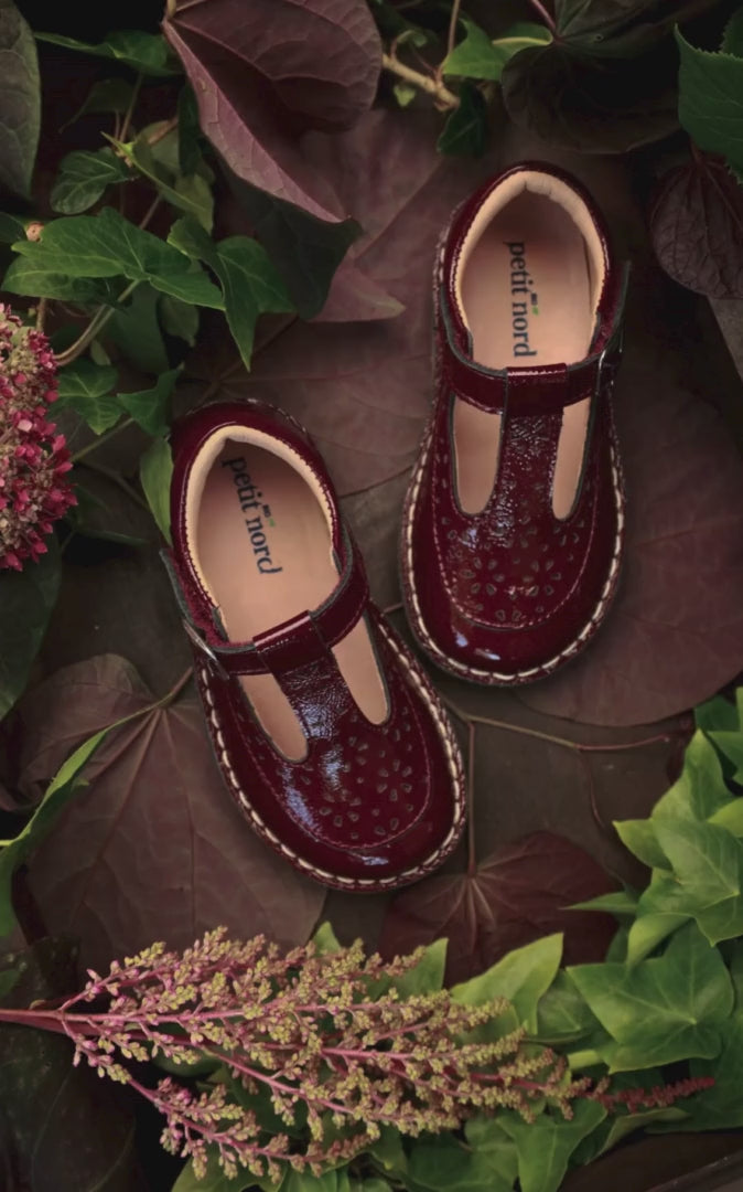 Petit Nord Low T-Bar Flower T-bars and Ballerinas Burgundy Patent 159